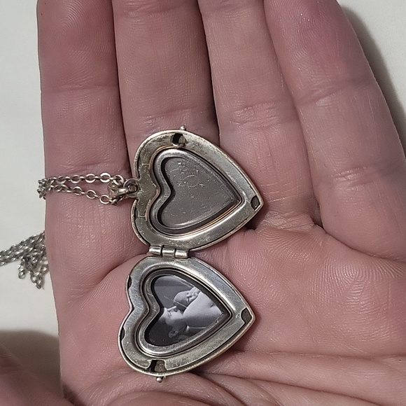 Brighton heart locket on chain opens up to reveal two spaces 4 pictures - Picture 6 of 8